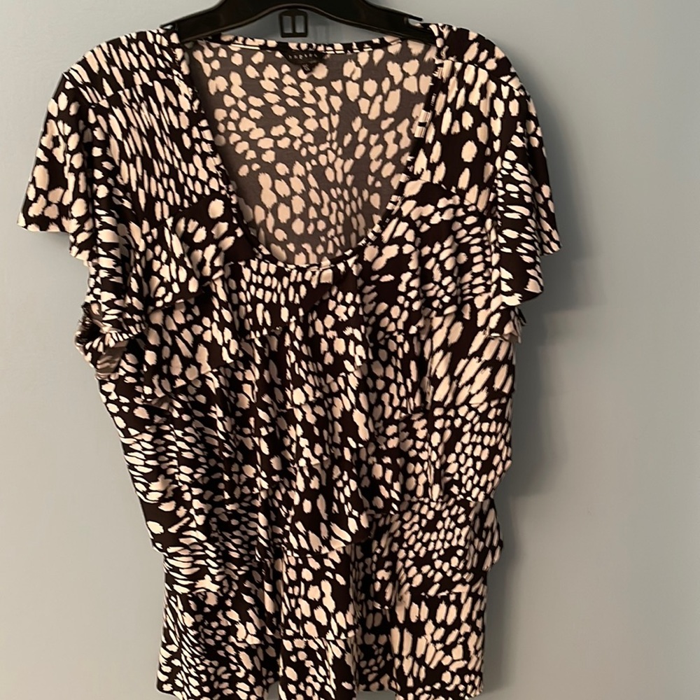Black and white summer blouse. Size XL suitable for casual or the office.
